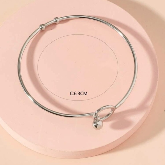 Round Minimalist Bangle Bracelet - Picture 3 of 4